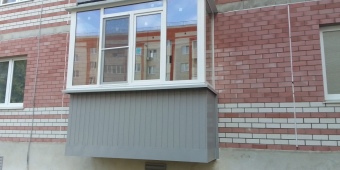 Установка пластикового балкона , стеклопакеты с мультифункцией. КВЕ -мастер