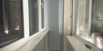 Внутренняя отделка балкона евро-вагонкой под покраску, балкон 3м