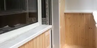 Остекление балкона с внутренней отделкой евро-вагонкой