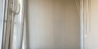 Внутренняя отделка балкона пластиковыми панелями, бамбук